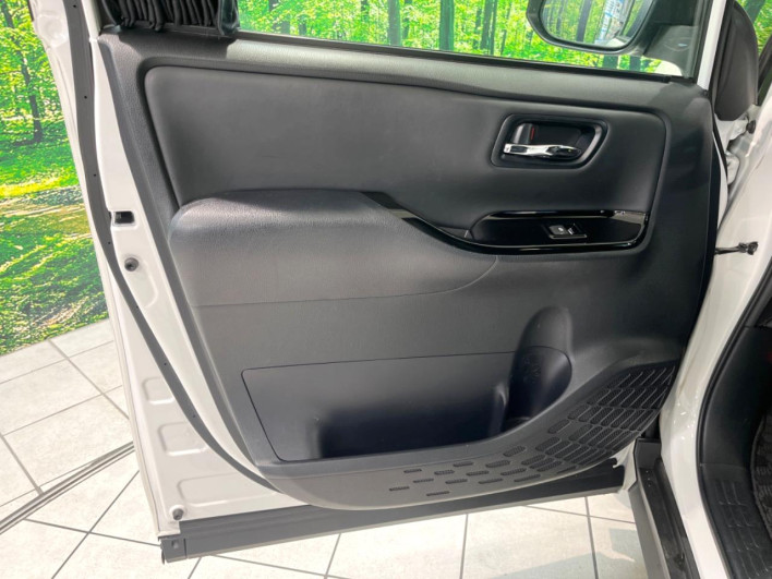 2018 Toyota Noah DBA-ZRR80W (UW-69f95ee92f17b)[13]