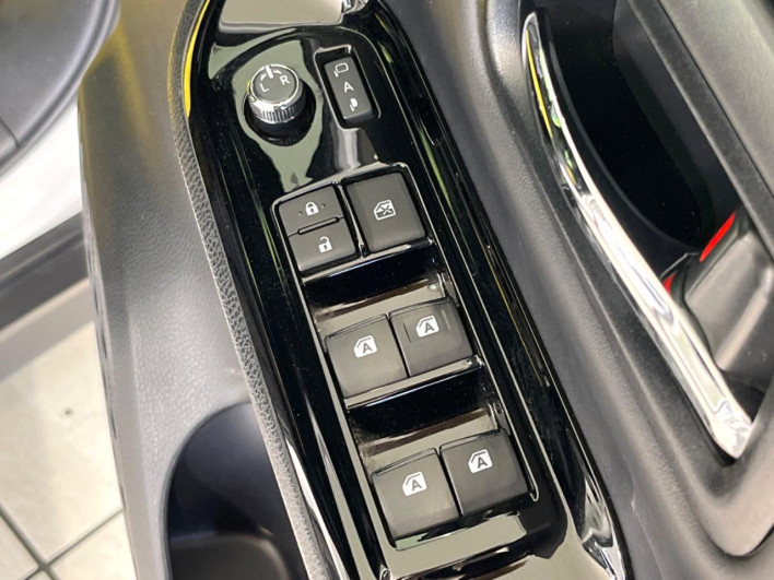 2018 Toyota Noah DBA-ZRR80W (UW-69f95ee92f17b)[28]