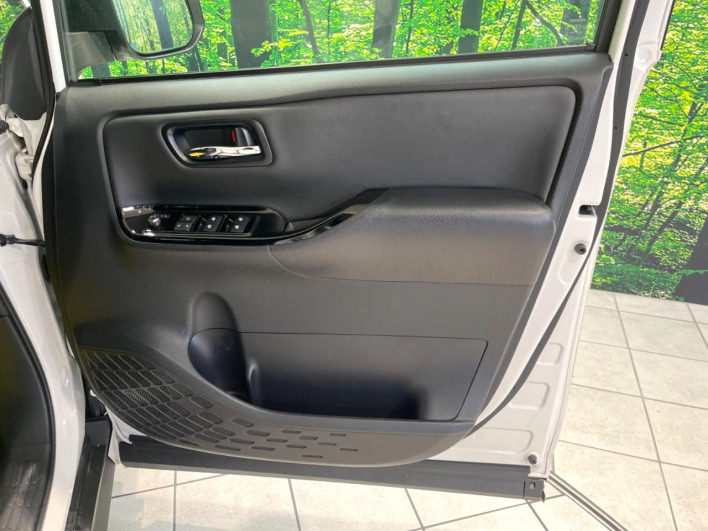2018 Toyota Noah DBA-ZRR80W (UW-69f95ee92f17b)[14]