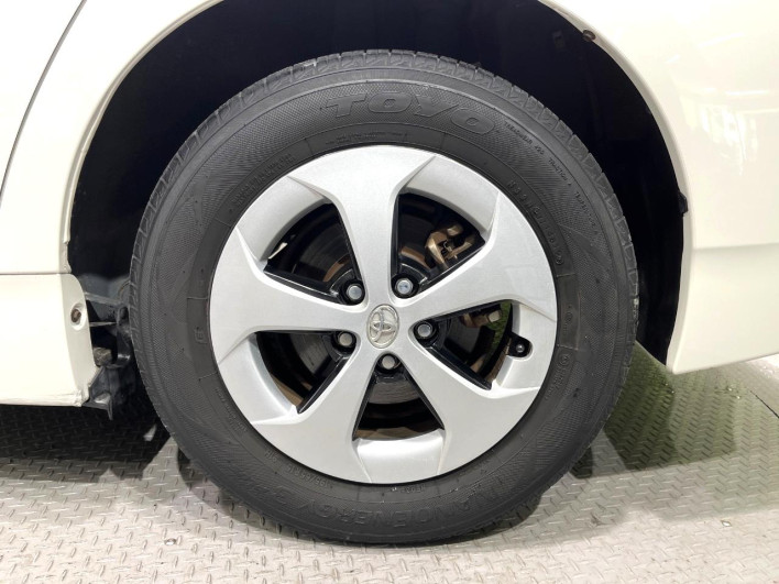 2013 Toyota Prius DAA-ZVW30 (UW-69f95ef271a4e)[24]