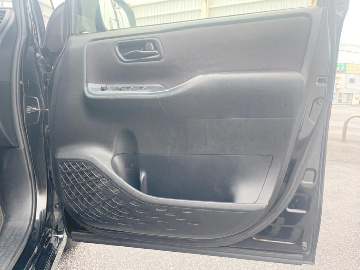 2015 Toyota Voxy DAA-ZWR80G (UW-69f95ef820385)[27]