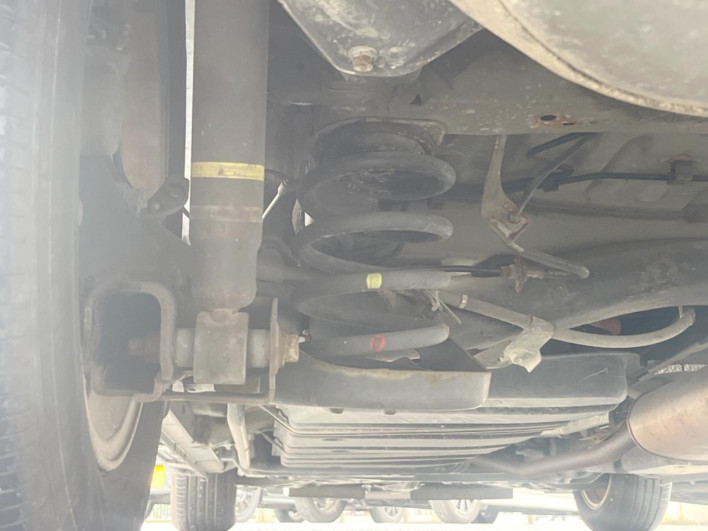 2015 Toyota Voxy DAA-ZWR80G (UW-69f95ef820385)[22]