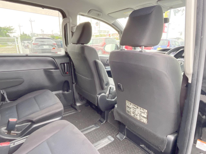 2015 Toyota Voxy DAA-ZWR80G (UW-69f95ef820385)[29]