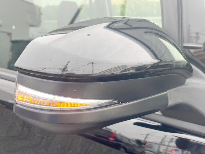 2015 Toyota Voxy DAA-ZWR80G (UW-69f95ef820385)[16]