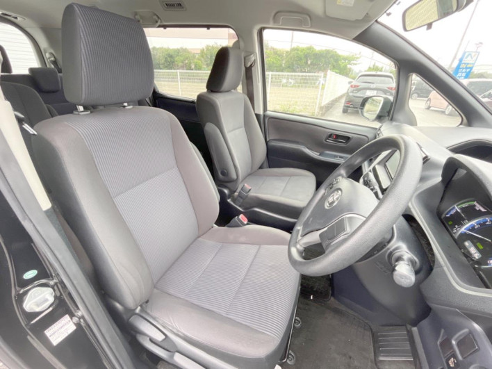 2015 Toyota Voxy DAA-ZWR80G (UW-69f95ef820385)[28]