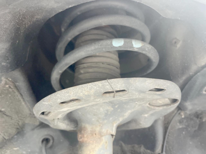 2015 Toyota Voxy DAA-ZWR80G (UW-69f95ef820385)[17]