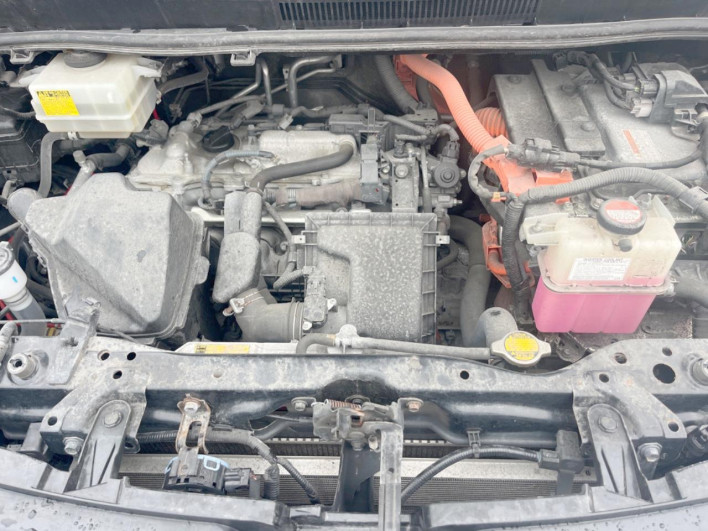 2015 Toyota Voxy DAA-ZWR80G (UW-69f95ef820385)[14]
