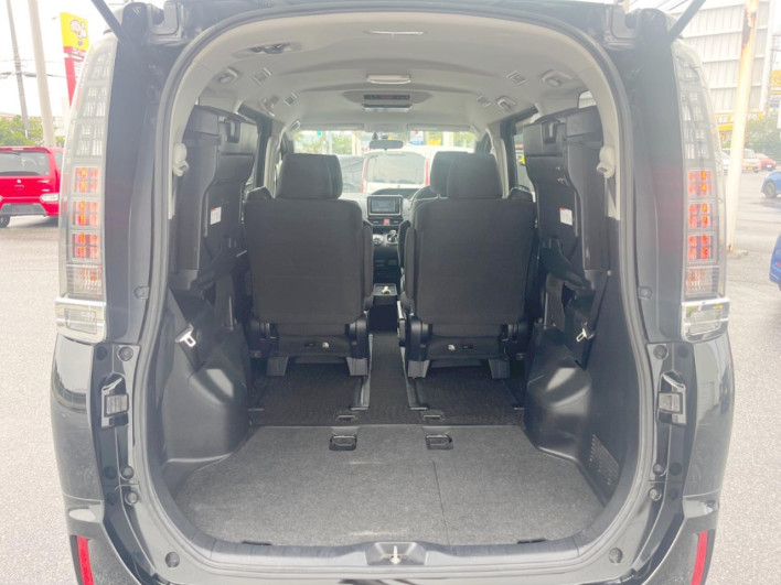 2015 Toyota Voxy DAA-ZWR80G (UW-69f95ef820385)[25]