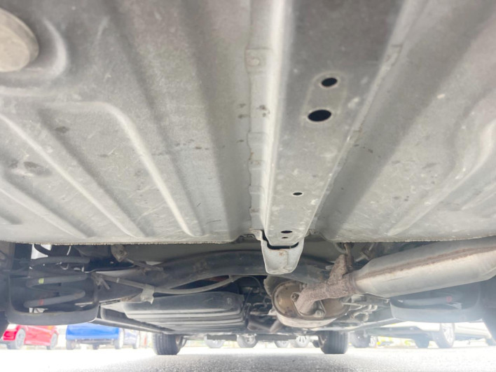 2015 Toyota Voxy DAA-ZWR80G (UW-69f95ef820385)[21]