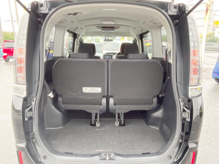 2015 Toyota Voxy DAA-ZWR80G (UW-69f95ef820385)[24]