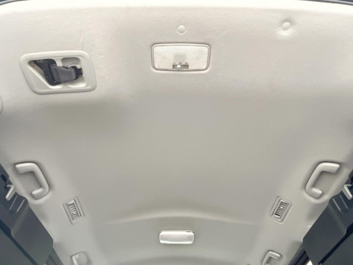 2015 Toyota Voxy DAA-ZWR80G (UW-69f95ef820385)[26]