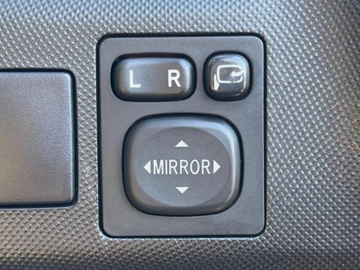 2013 Toyota Estima DBA-ACR50W (UW-69faaf1f16b74)[18]