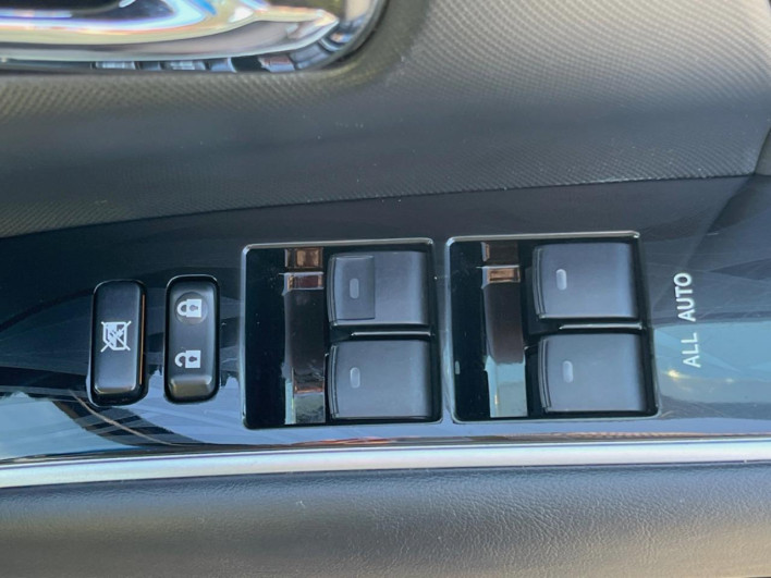 2013 Toyota Estima DBA-ACR50W (UW-69faaf1f16b74)[17]