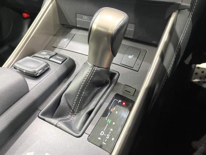 2015 Lexus IS DAA-AVE35 (UW-69faaf29ef647)[27]