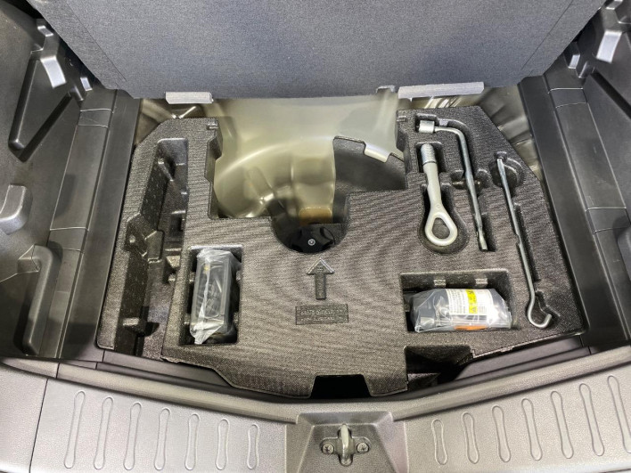 2017 Nissan Note DBA-E12 (UW-69faaf4ad1c4a)[18]