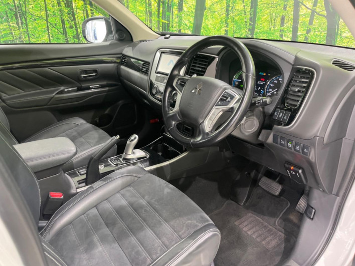 2015 Mitsubishi OUTLANDER PHEV DLA-GG2W (UW-69faaf53cadaa)[10]