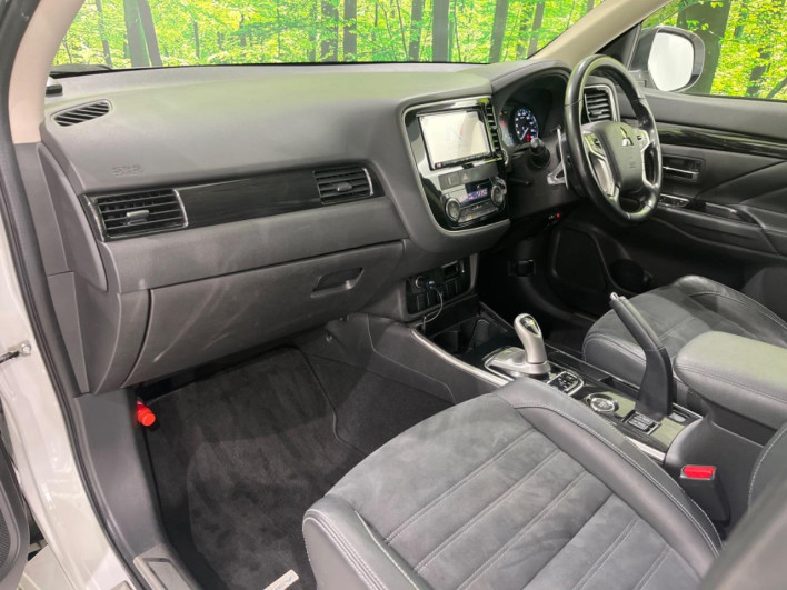 2015 Mitsubishi OUTLANDER PHEV DLA-GG2W (UW-69faaf53cadaa)[16]