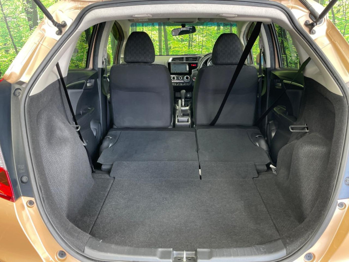 2013 Honda Fit DBA-GK3 (UW-69faaf55301c0)[25]