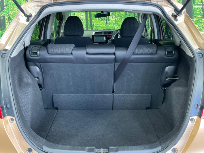 2013 Honda Fit DBA-GK3 (UW-69faaf55301c0)[23]