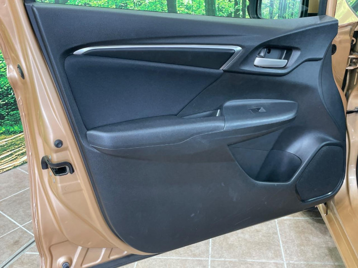 2013 Honda Fit DBA-GK3 (UW-69faaf55301c0)[27]