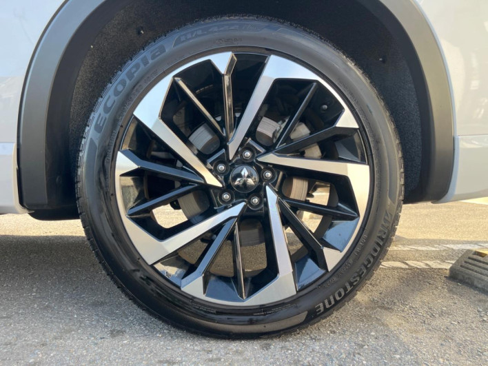 2023 Mitsubishi OUTLANDER PHEV 5LA-GN0W (UW-69faaf55d6a2a)[4]