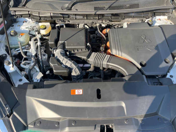 2023 Mitsubishi OUTLANDER PHEV 5LA-GN0W (UW-69faaf55d6a2a)[6]