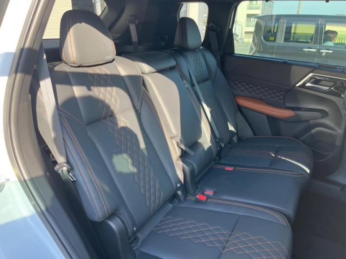 2023 Mitsubishi OUTLANDER PHEV 5LA-GN0W (UW-69faaf55d6a2a)[22]