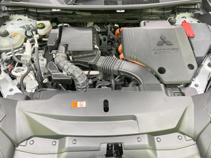 2024 Mitsubishi OUTLANDER PHEV 5LA-GN0W (UW-69faaf5616b81)[4]