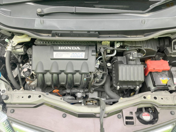 2013 Honda Fit Hybrid DAA-GP1 (UW-69faaf56240b5)[4]