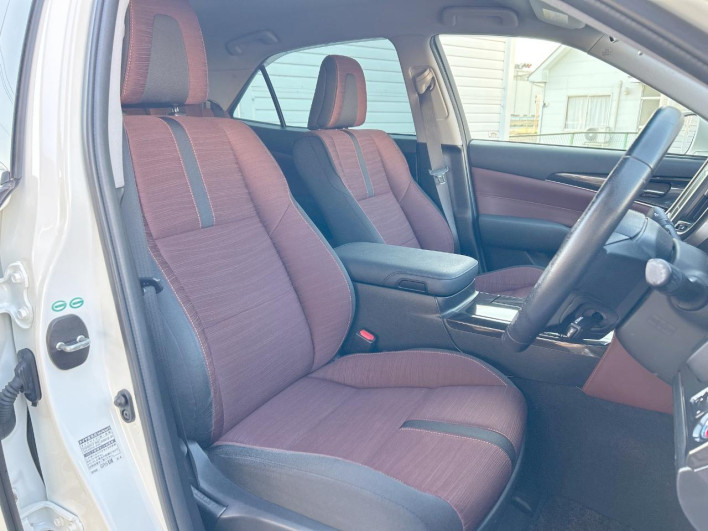 2013 Toyota Crown DBA-GRS210 (UW-69faaf5b7fefe)[28]