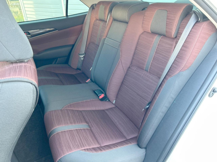 2013 Toyota Crown DBA-GRS210 (UW-69faaf5b7fefe)[20]