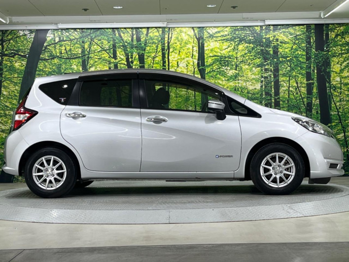 2017 Nissan Note DAA-HE12 (UW-69faaf62b1eb8)[14]