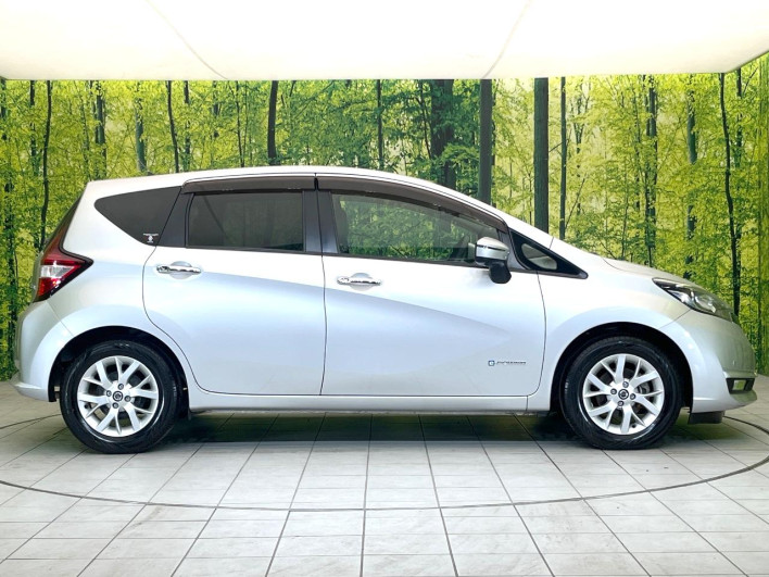 2018 Nissan Note DAA-HE12 (UW-69faaf62e224f)[28]