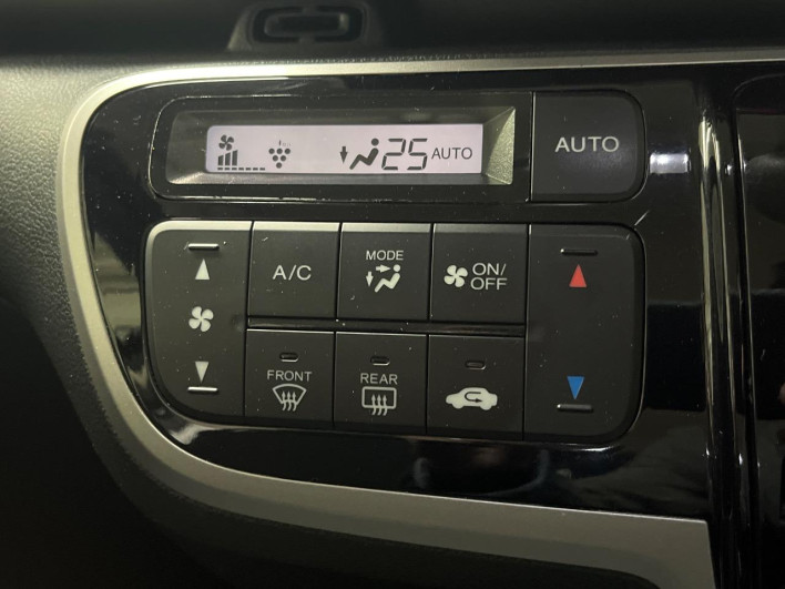 2014 Honda N-BOX CUSTOM DBA-JF1 (UW-69faaf6e44064)[17]