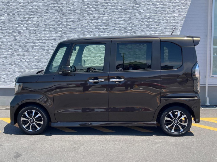 2017 Honda N-BOX CUSTOM DBA-JF3 (UW-69faaf70bc57a)[13]
