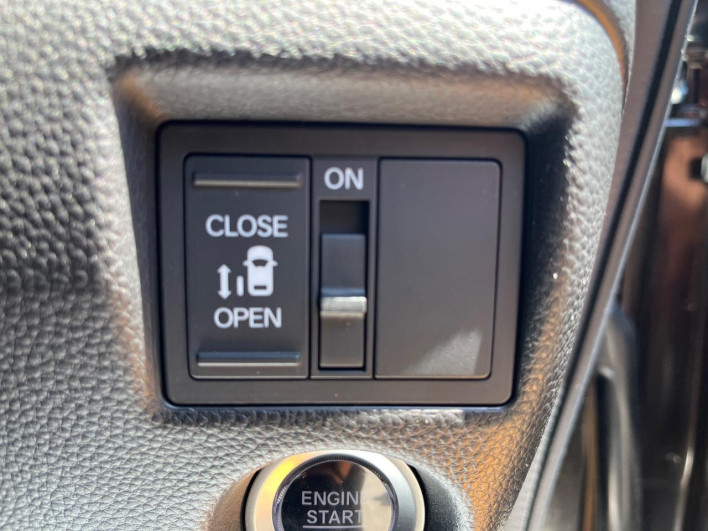 2017 Honda N-BOX CUSTOM DBA-JF3 (UW-69faaf70bc57a)[21]