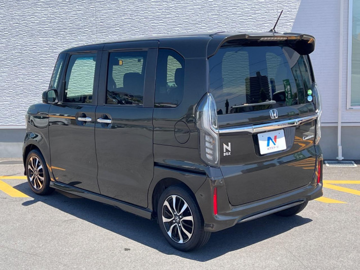 2017 Honda N-BOX CUSTOM DBA-JF3 (UW-69faaf70bc57a)[14]