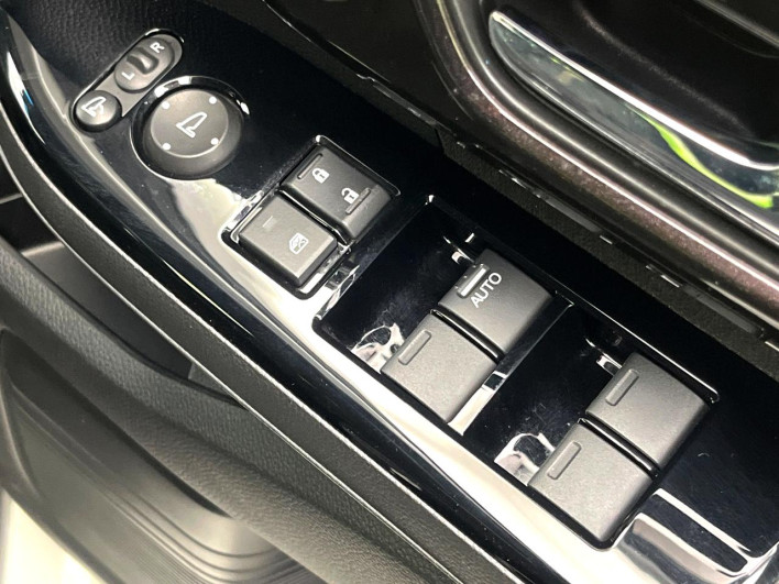 2019 Honda N-BOX CUSTOM DBA-JF3 (UW-69faaf7235601)[7]