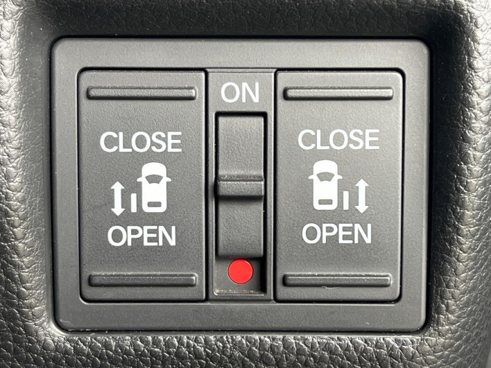 2018 Honda N-BOX CUSTOM DBA-JF3 (UW-69faaf734f4c7)[5]