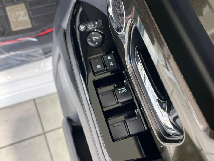 2018 Honda N-BOX CUSTOM DBA-JF3 (UW-69faaf735071d)[26]