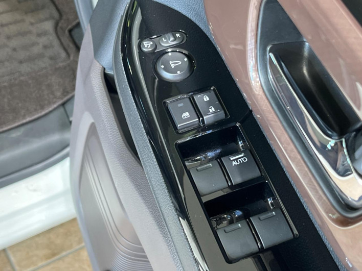 2019 Honda N-BOX DBA-JF3 (UW-69faaf73954bb)[12]