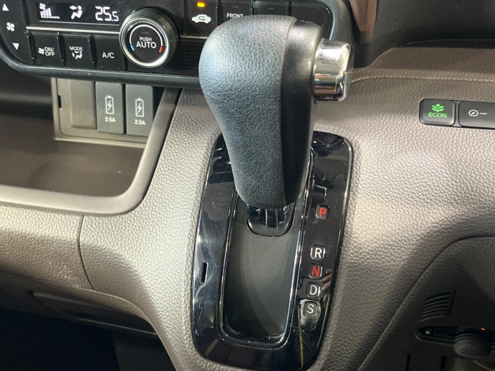 2019 Honda N-BOX DBA-JF3 (UW-69faaf73954bb)[25]