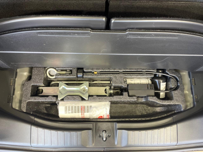 2021 Honda N-BOX CUSTOM 6BA-JF3 (UW-69faaf760a4f2)[28]