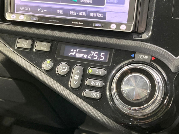2014 Toyota Aqua DAA-NHP10 (UW-69faafc9a439a)[21]