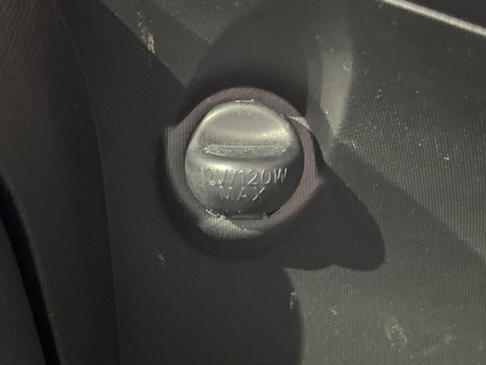 2014 Toyota Aqua DAA-NHP10 (UW-69faafc9a439a)[25]