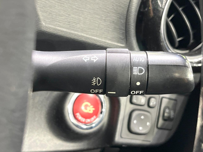 2014 Toyota Aqua DAA-NHP10 (UW-69faafc9a439a)[29]
