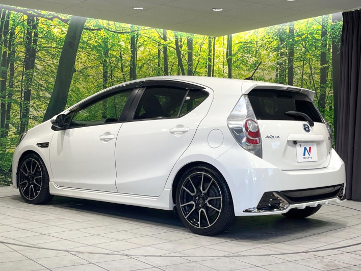 2014 Toyota Aqua DAA-NHP10 (UW-69faafc9a439a)[8]