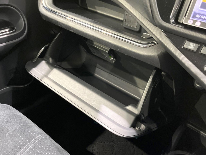 2014 Toyota Aqua DAA-NHP10 (UW-69faafc9a439a)[22]