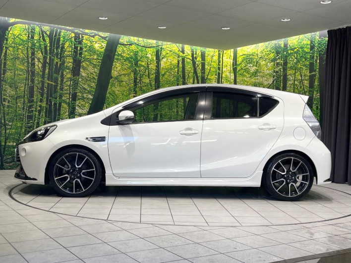 2014 Toyota Aqua DAA-NHP10 (UW-69faafc9a439a)[7]
