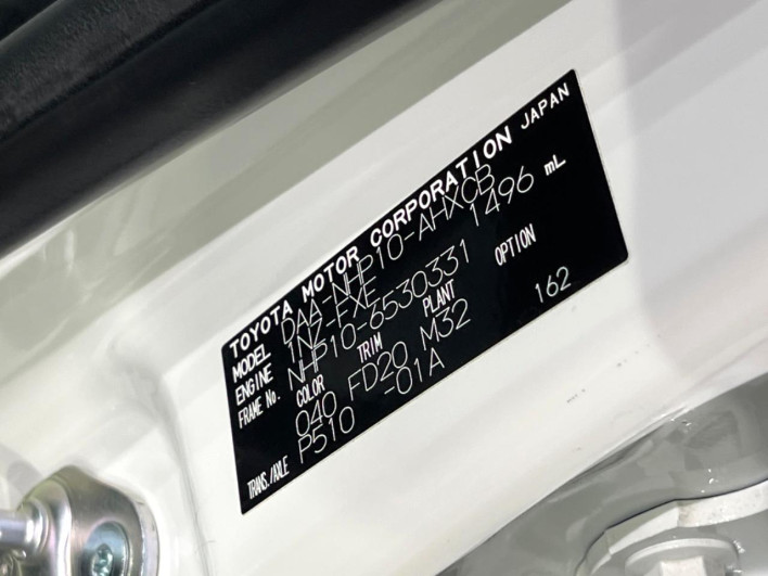 2016 Toyota Aqua DAA-NHP10 (UW-69faafcb1aea3)[1]